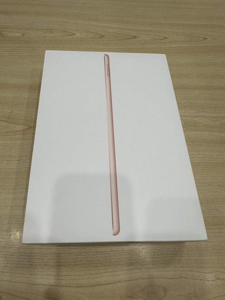 iPad 第8世代 128GB Wi-Fiモデル ゴールド MYLF2J/A