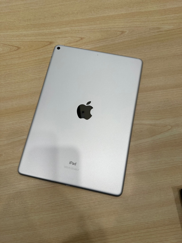 iPad 第5世代 Wi-Fi 32GB シルバー MP2G2J/A