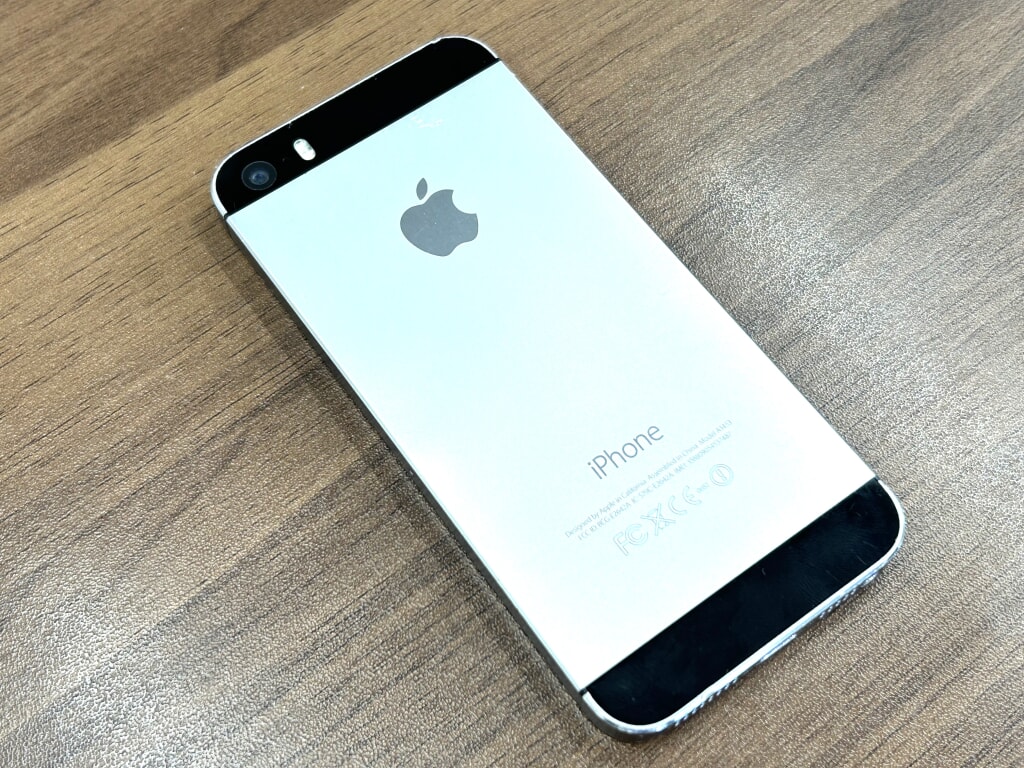 au iPhone5s 64GB スペースグレイ NE338J/A