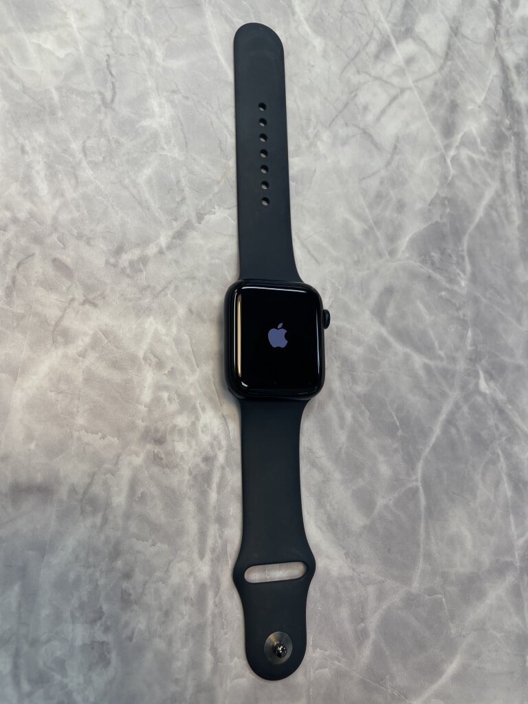 Apple Watch SE GPSモデル 44mmミッドナイトアルミニウムケース MNK03J/A