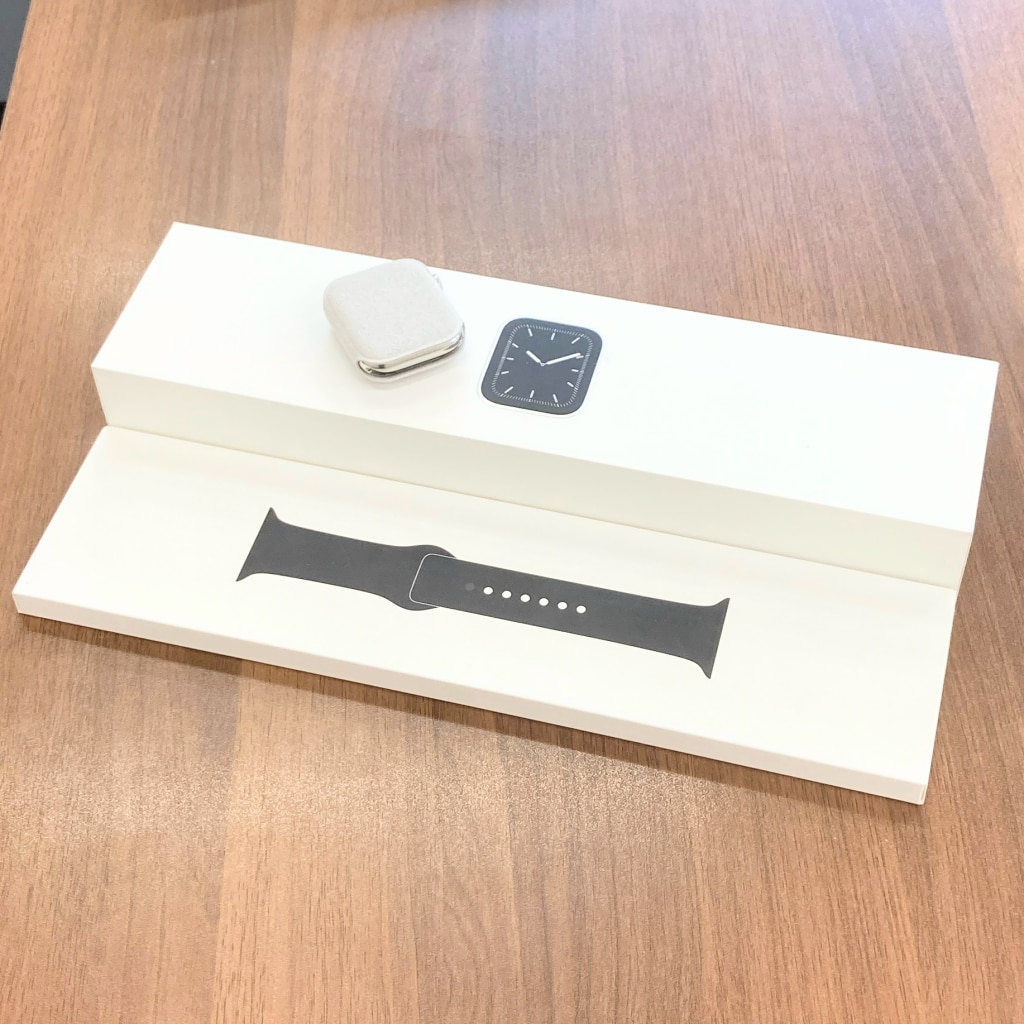 Apple Watch series5 44mm GPS+Cellular ステンレススチールケース MWR32J/A