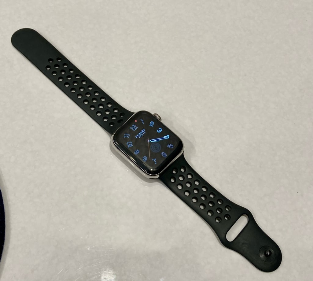 Apple Watch Hermes Series 4 GPS+Cellularモデル 44mm シンプルトゥール MU772J/A