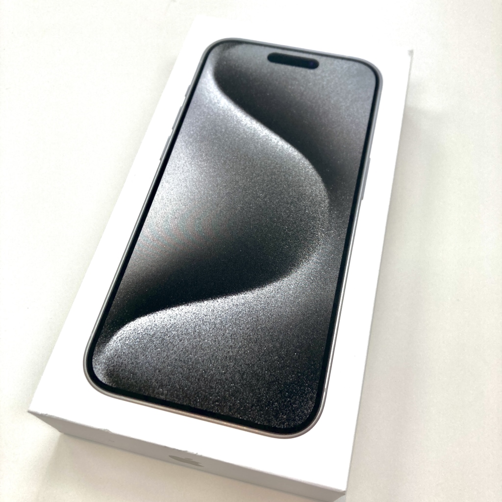 SIMロック解除(softbank) iPhone15Pro 256GB ホワイトチタニウム MTUD3J/A