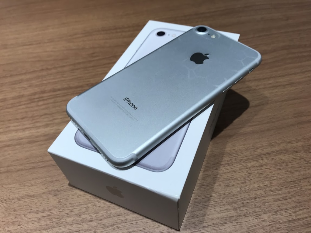 SIMロック解除(Softbank)iPhone7 32GB シルバー MNCF2J/A