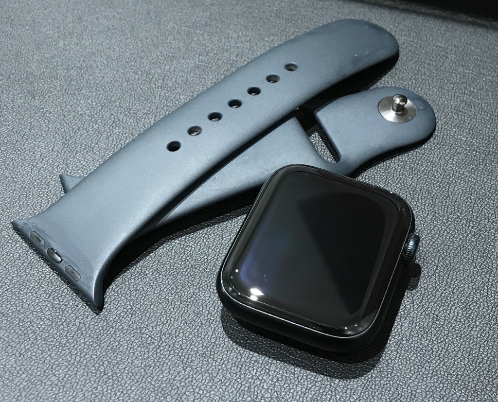 Apple Watch SE GPSモデル 44mmミッドナイトアルミニウムケース MNK03J/A