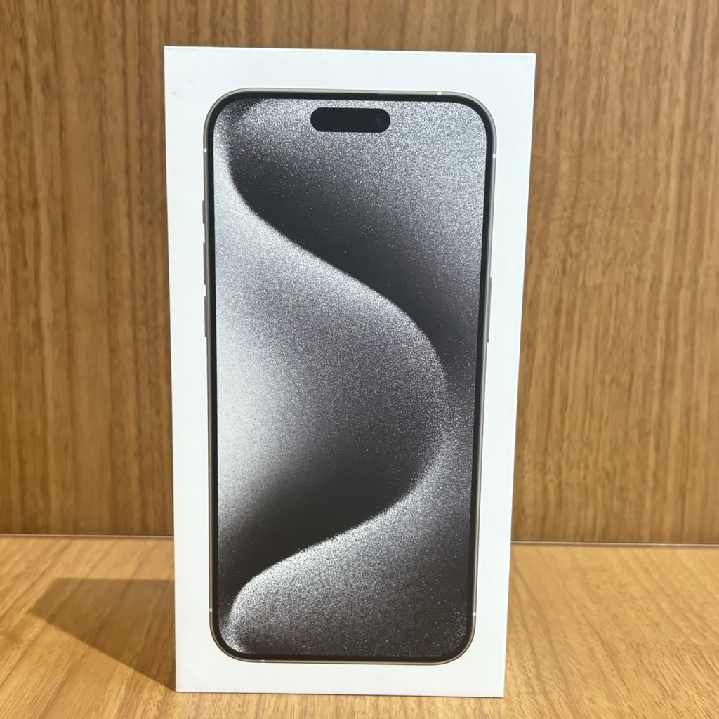 iPhone15ProMax 256GB ホワイトチタニウム MU6Q3J/A