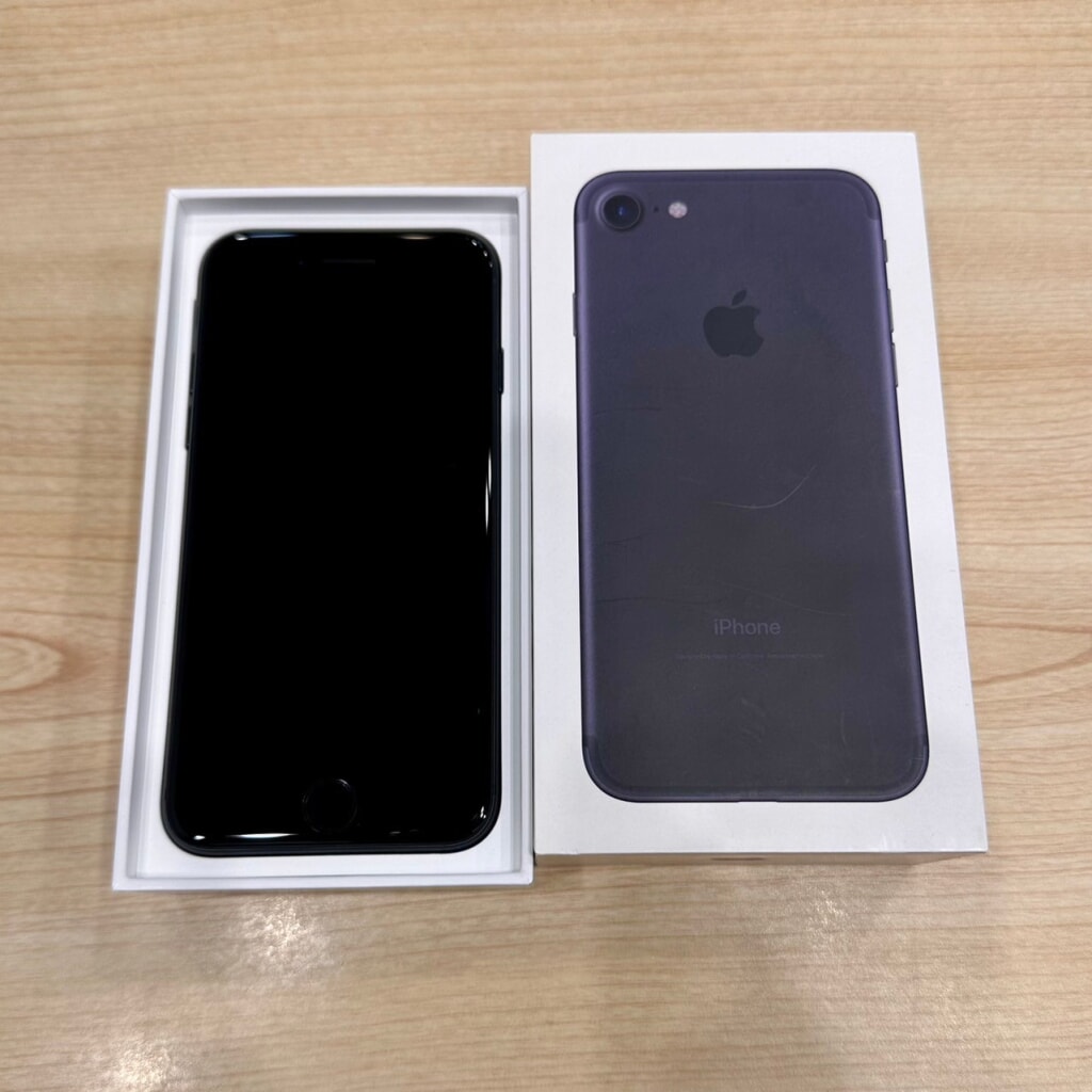 au/SIMロック解除済 iPhone7 32GB ブラック MNCE2J/A