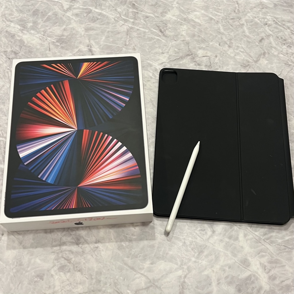 docomo iPad Pro 12.9インチ 第5世代 Wifi＋Cellular 256GB スペースグレイ MHR63J/A MagicKeyboard Applepencil まとめ