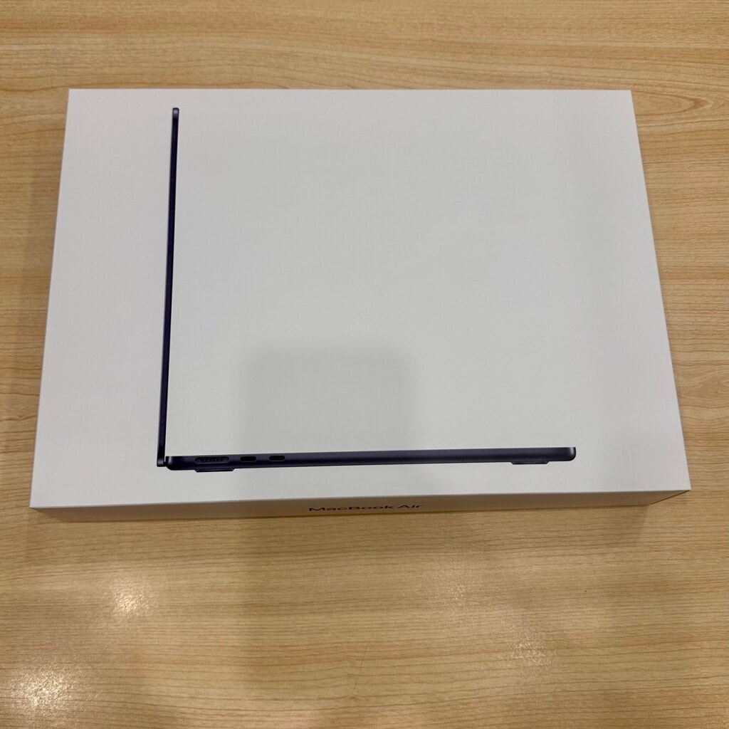 Apple MacBook Air 13インチ 256GB ミッドナイト A2681