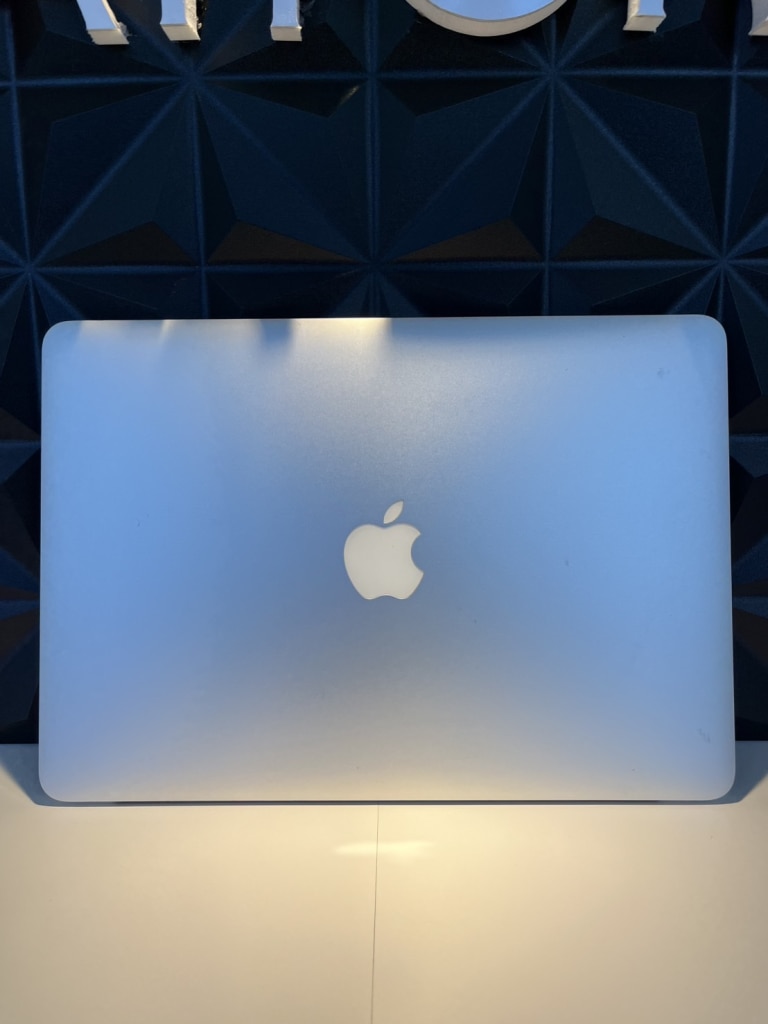 Apple MacBook Air Early 13インチ A1466 シルバー 2015年モデル