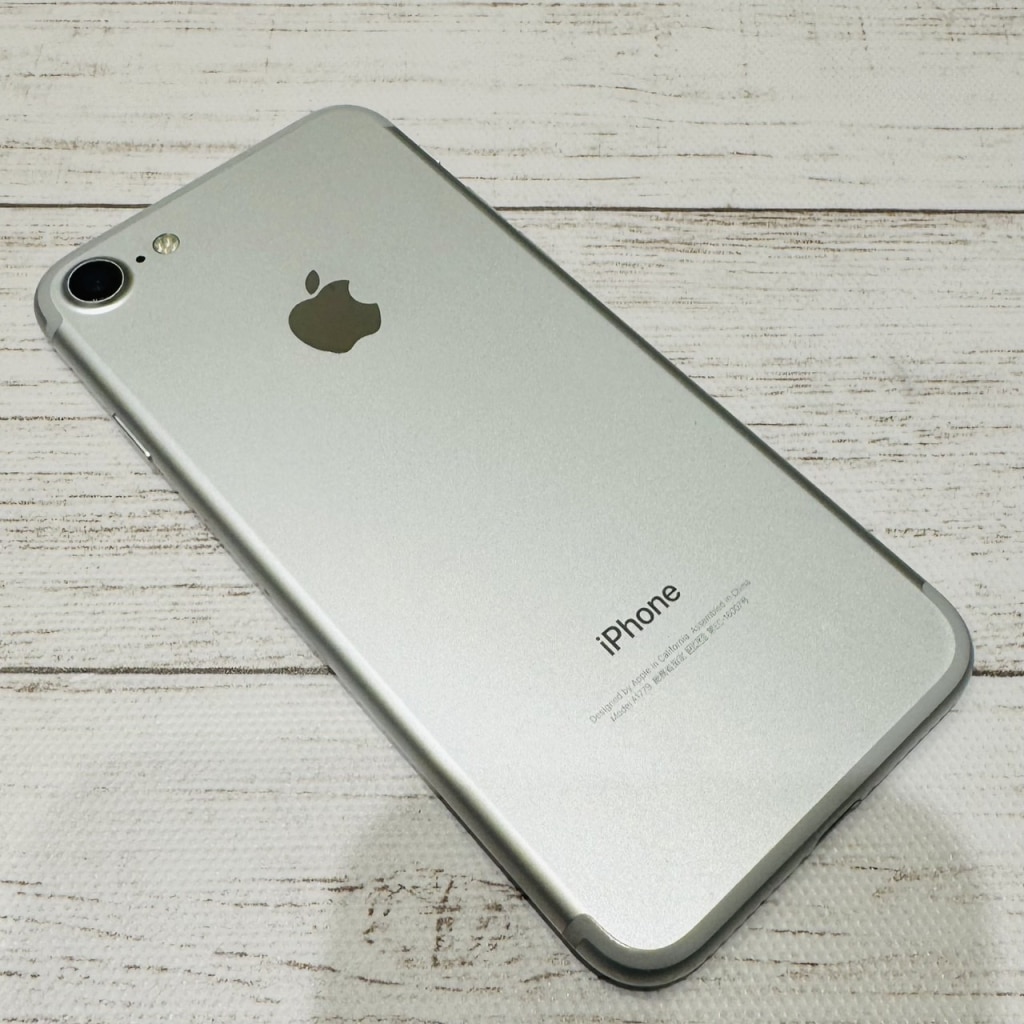 SIMロック解除(docomo) iPhone7 32GB シルバー MNCF2J/A