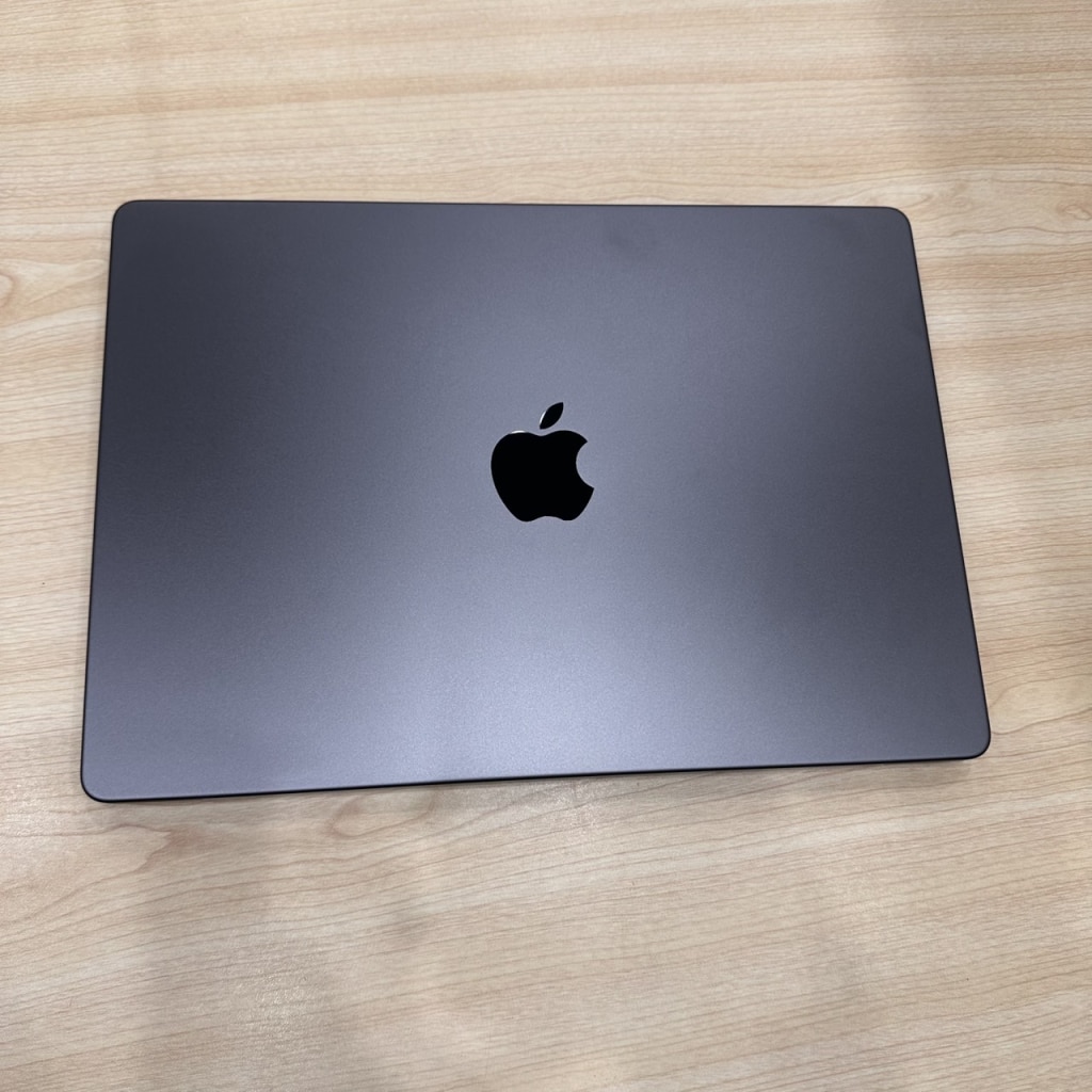 MacBook Pro 14インチ Apple M3 Proチップ [2023年モデル/SSD 512GB/メモリ 18GB/11コアCPUと14コアGPU] スペースブラック MRX33J/A