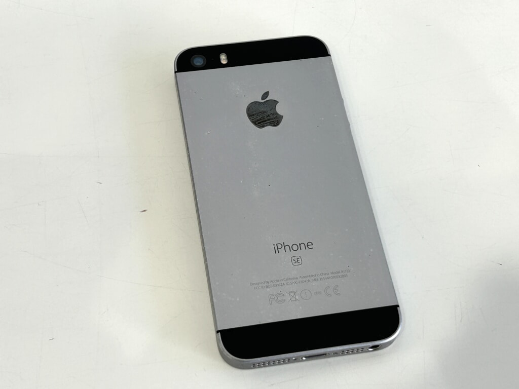 SIMロック解除 （au） iPhoneSE 64GB スペースグレイ MLM62J/A