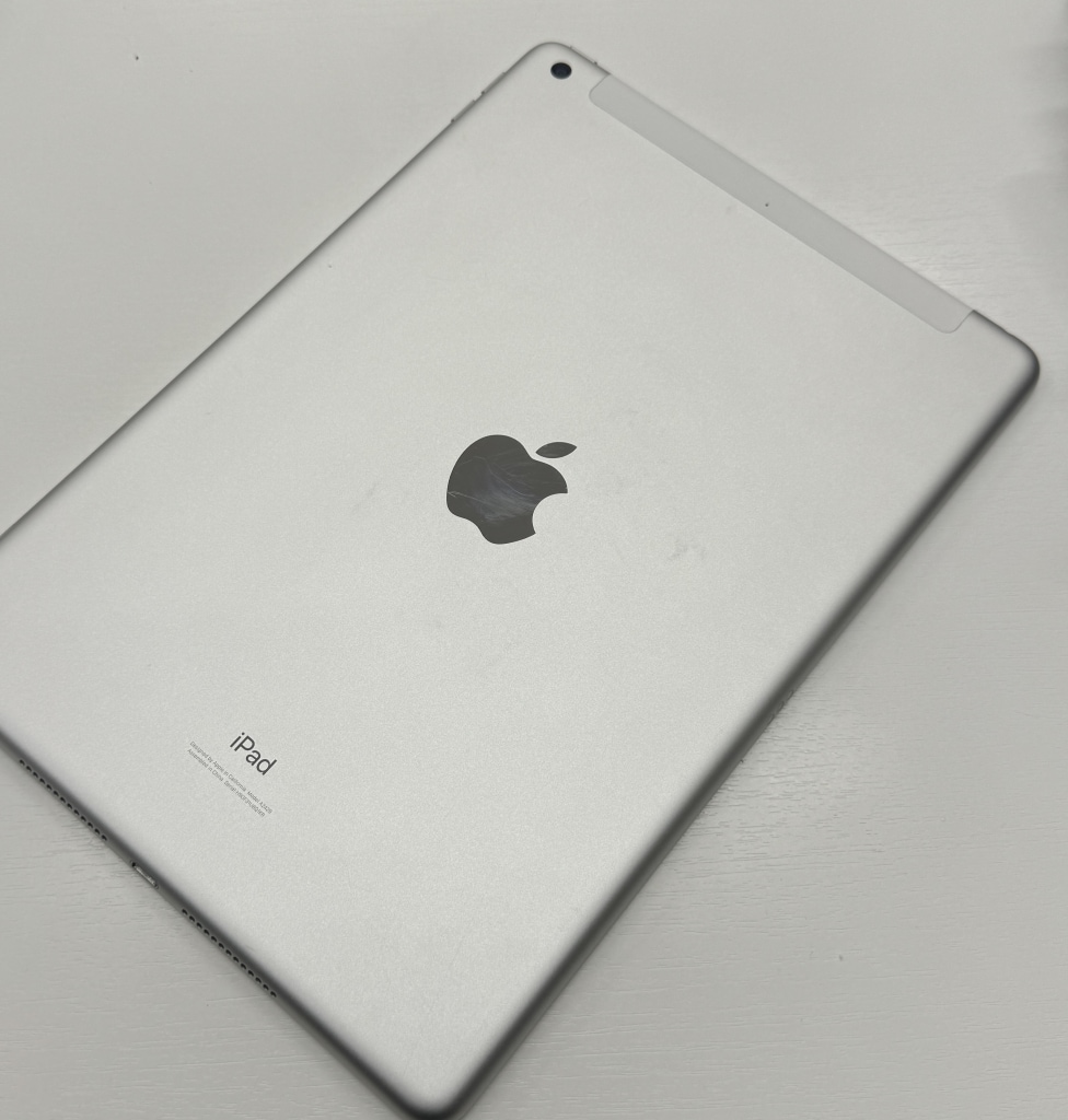 iPad(第8世代) 10.2インチ 128GB シルバー MYMM2J/A