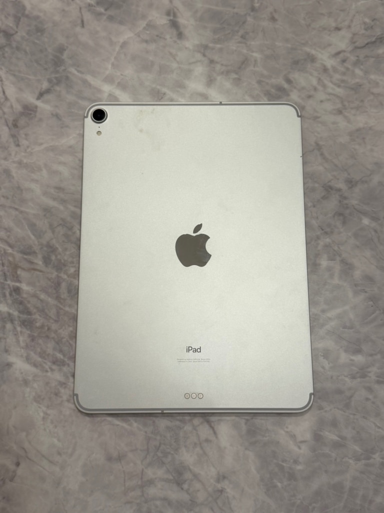 SIMロック解除(au) iPad Pro 11インチ（第1世代）Cellular 256GB シルバー MU172J/A