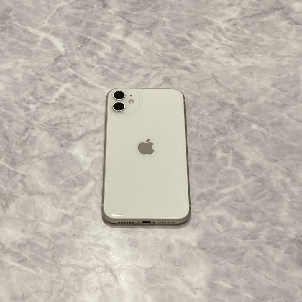 au/SIMロック解除 iPhone11 64GB ホワイト MHDC3J/A