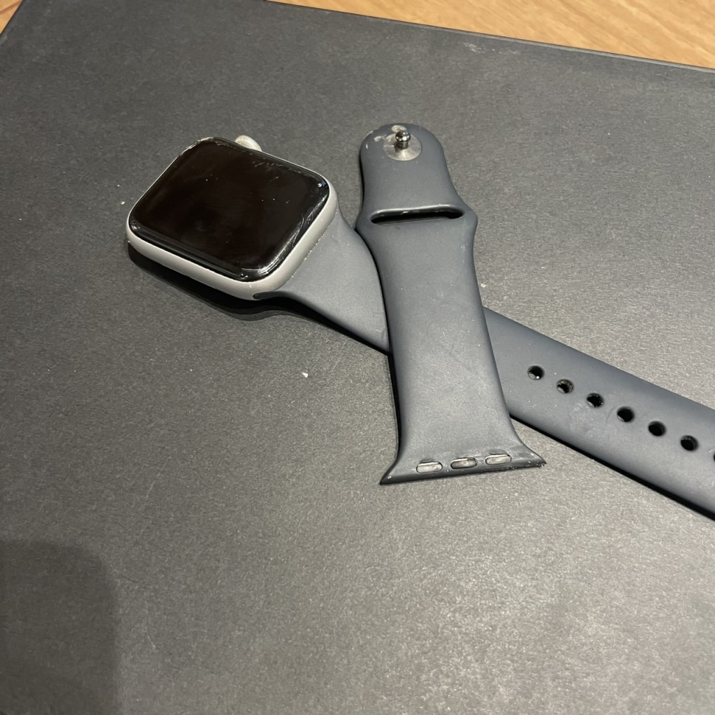 AppleWatchSE 44mm GPS シルバー MKQ43J/A