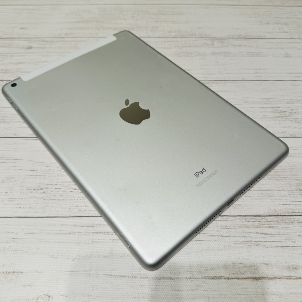 神戸三宮店｜iPad買取｜SIMロック解除(docomo) iPad(第8世代) 10.2インチ 128GB シルバー MYMM2J/A 買取実績