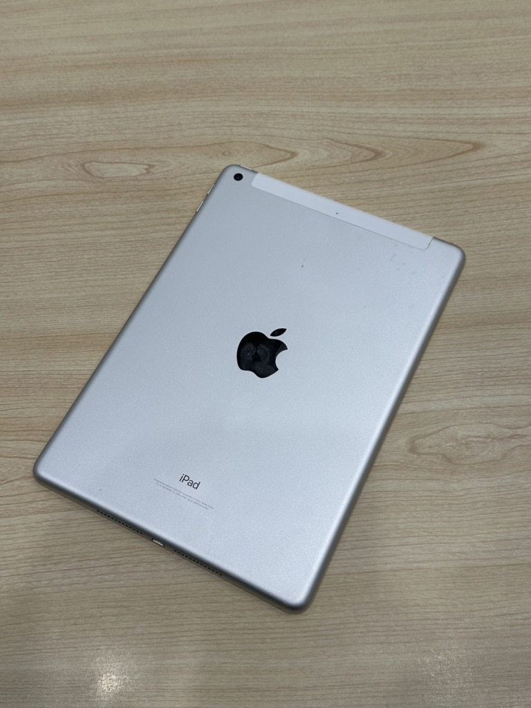 au iPad 第6世代 32GB シルバー MR6P2J/A