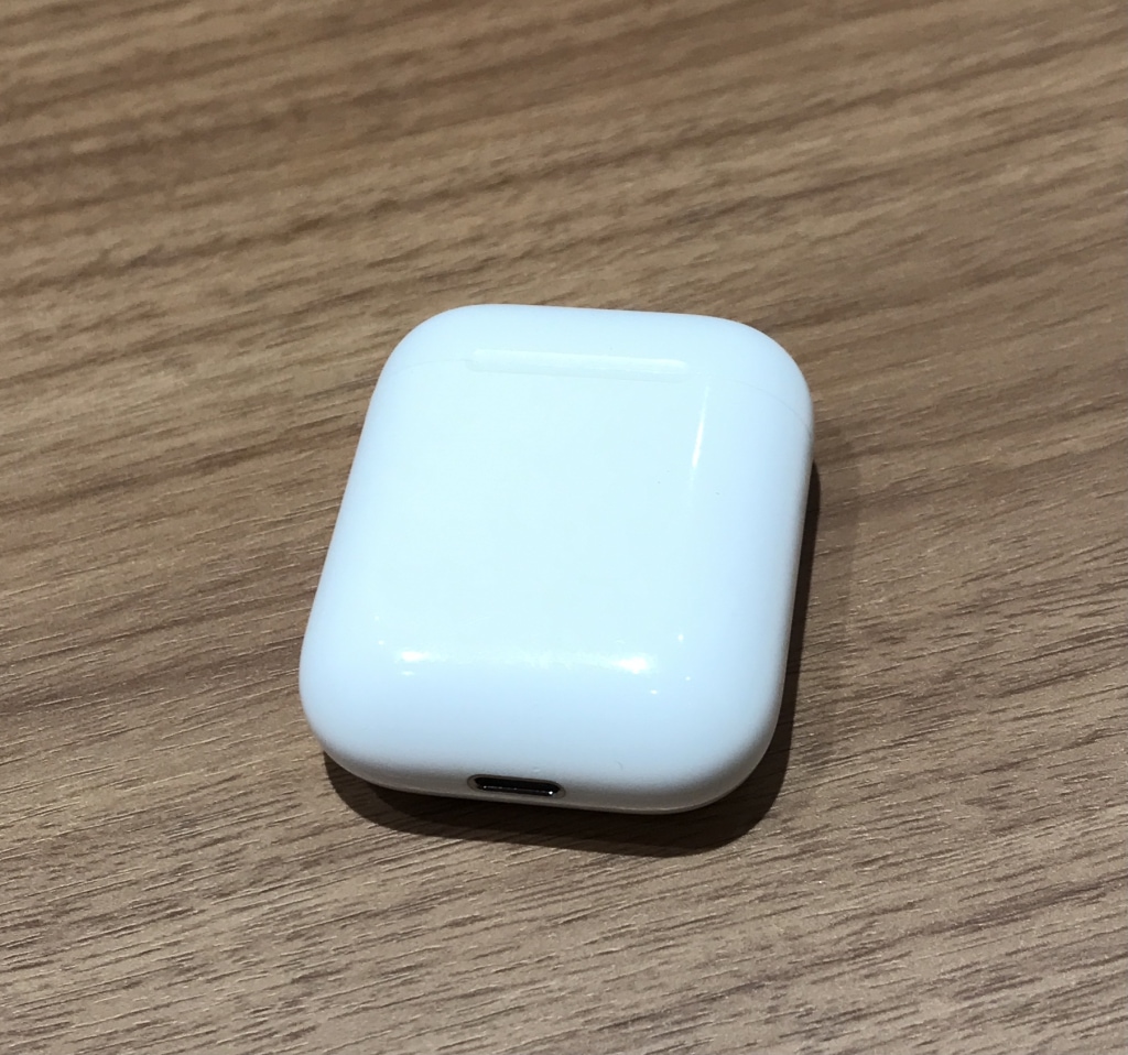 Apple AirPods with Charging Case (第2世代)MV7N2J/A