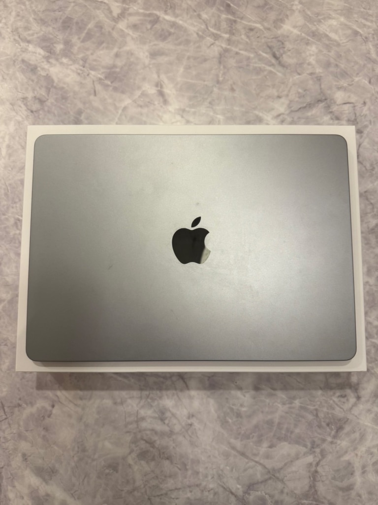 Apple MacBook Air 2022 13.6インチ 16GB/512GB  A2681