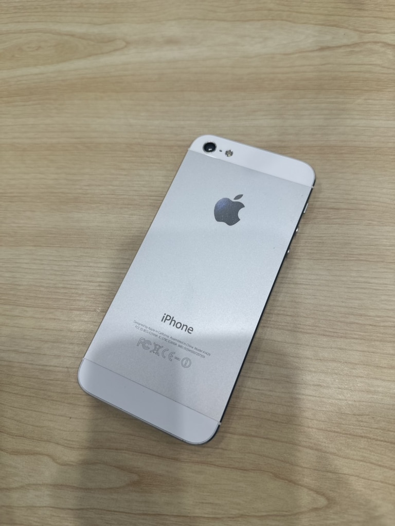 iPhone5 16GB ホワイト＆シルバー MD298J/A