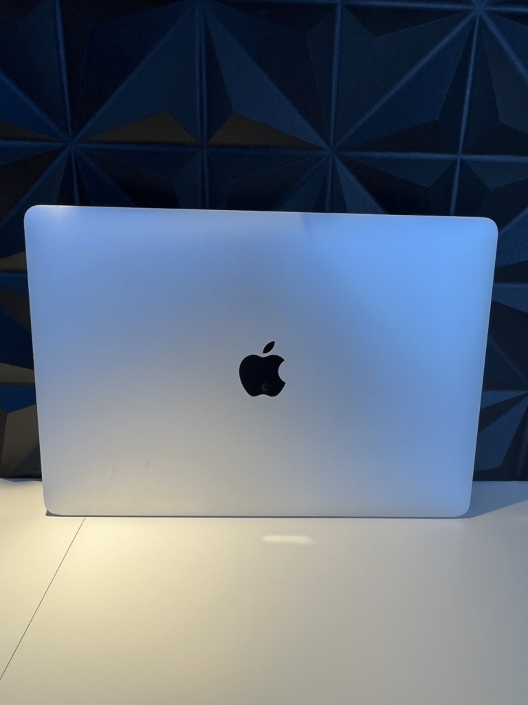 MacBook Air 2020 8GB/512gb corei5 13インチ A2179