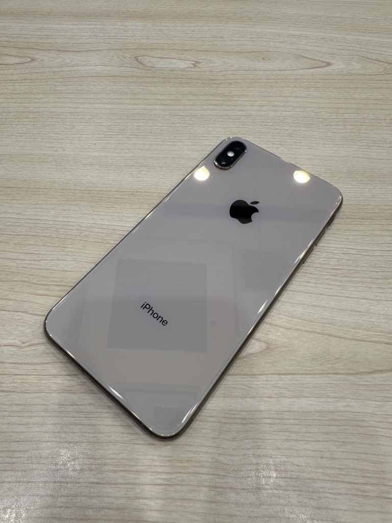 au SIMロック解除済み iPhoneXS MAX 64GB ゴールド MT6T2J/A