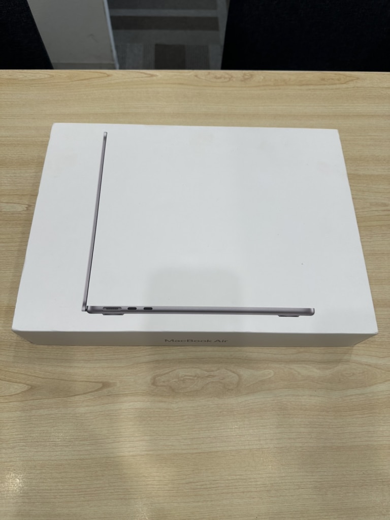 Apple MacBook Air 2022 13.6インチ 16GB/512GB  A2681