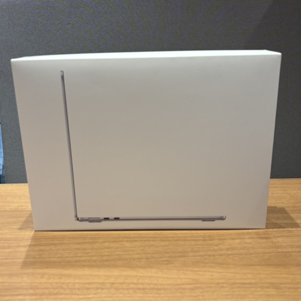 Apple MacBook Air 2022 13.6インチ 16GB/512GB  A2681