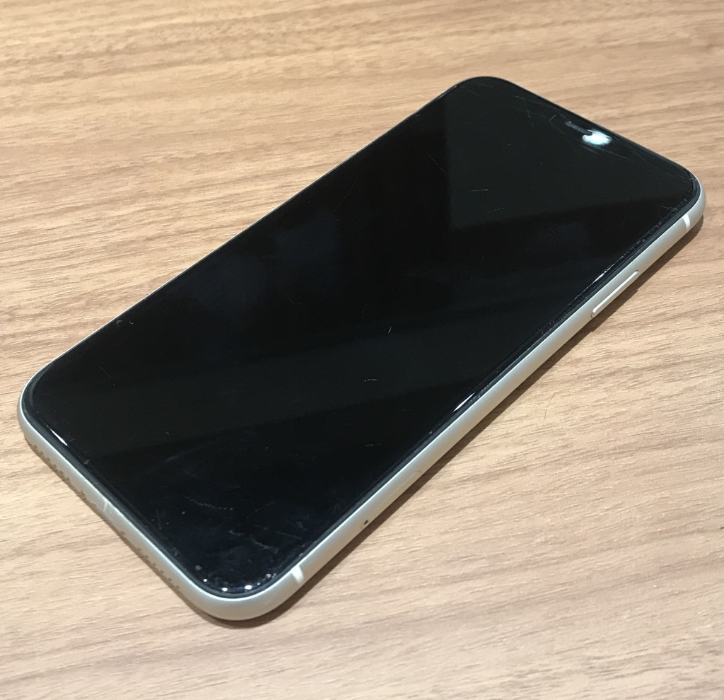 SIMロック解除(au) iPhone11 64GB ホワイト MHDC3J/A