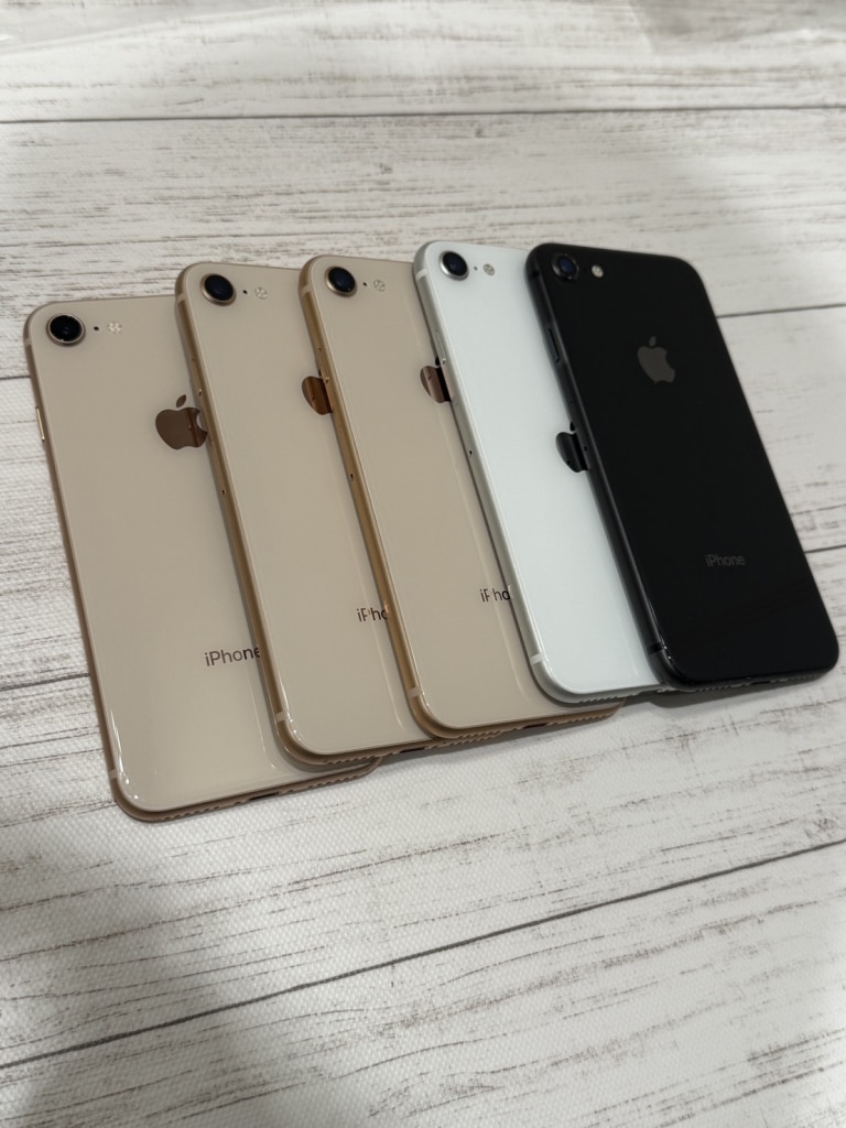 iPhone8 64GB 4台, iPhoneSE2 64GB 1台