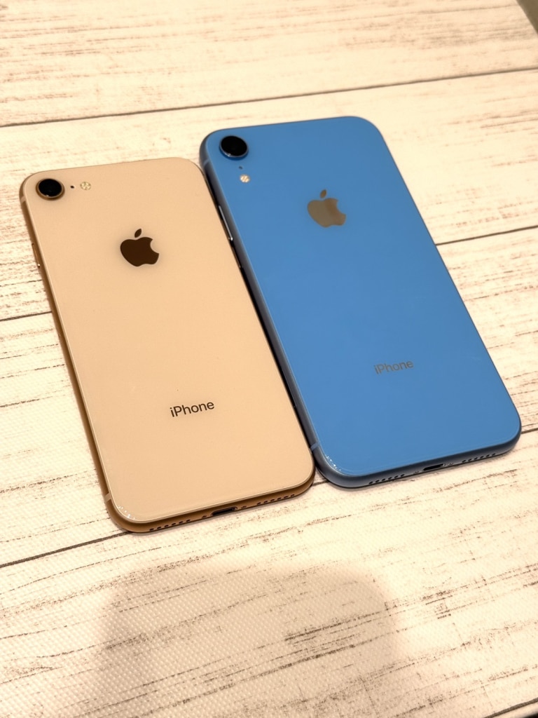 iPhoneXR 64GB ブルー MT0E2J/A　iPhone8 64GB ゴールド MQ7A2J/A