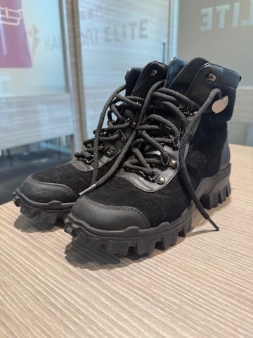 モンクレール へリス レザー×スウェード ショートブーツ