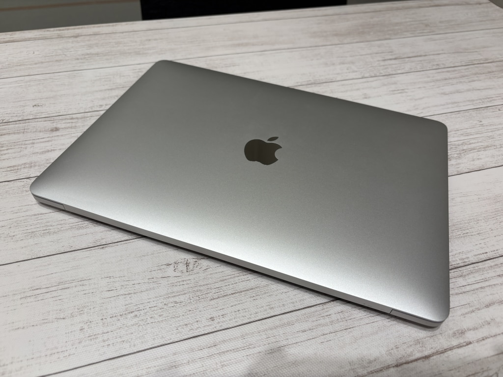MacBook Pro 13.3インチ SSD256GB メモリ16GB シルバー MYDA2J/A