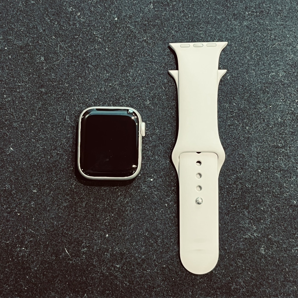 AppleWatchSE 第2世代 GPSモデル 40mm スターライトスポーツバンド MR9U3J/A
