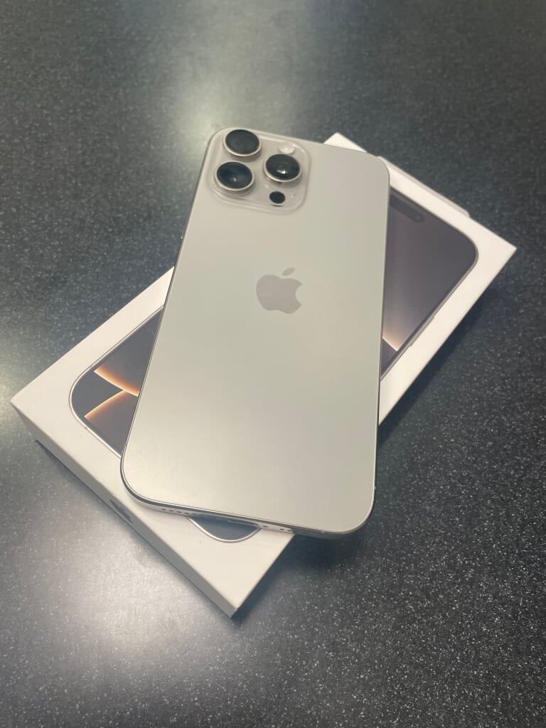 SIMロック解除(au)iPhone16ProMax 256GB ナチュラルチタニウム MYWK3J/A