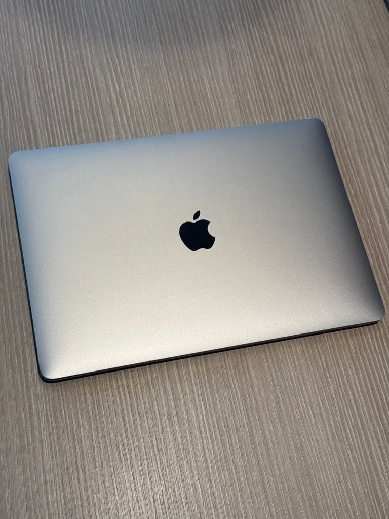 MacBook Pro M2 8GB 256GB MNEH3J/A