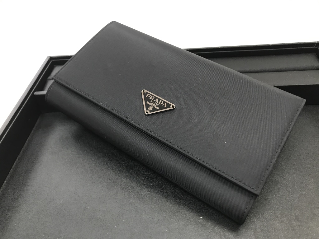 プラダ テスート 二つ折り長財布 M608