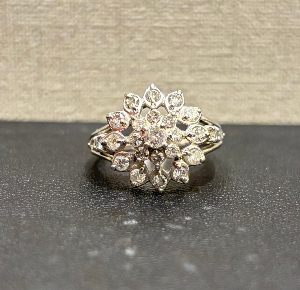 Pt900 ダイヤリング 5.2g FD1.00ct 買取実績