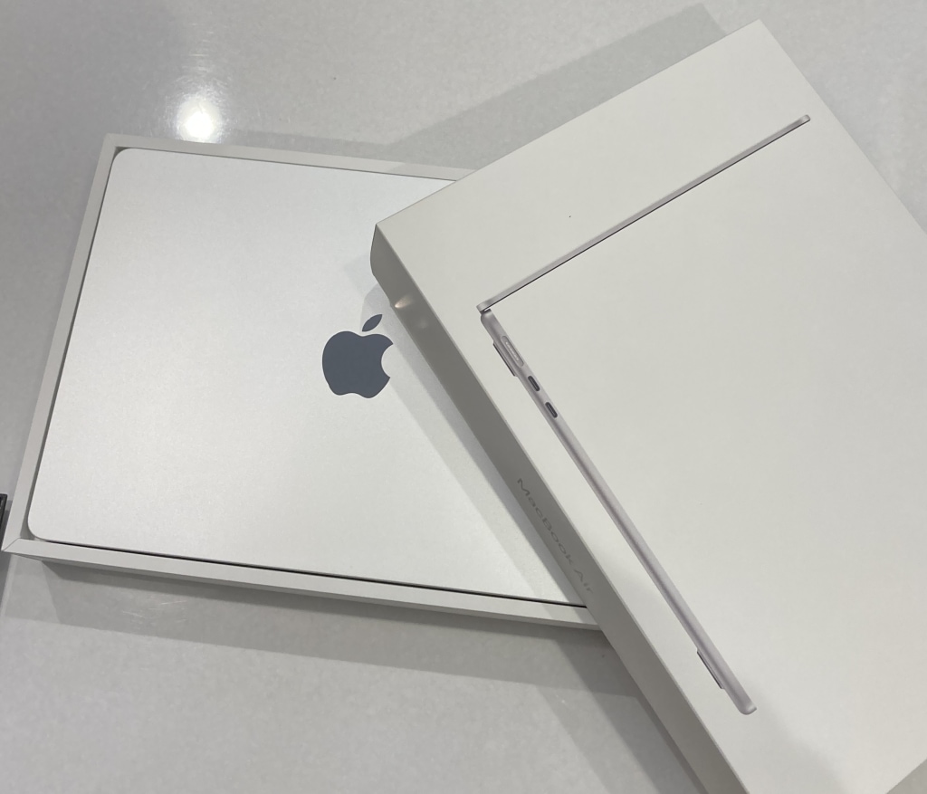 MacBook Air 13.6インチ Liquid Retinaディスプレイ16GB 512GB MW0X3J/A