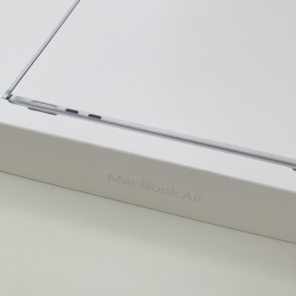 MacBook Air 13インチ 2022 M2 8GB/256GB シルバー MLXY3J/A