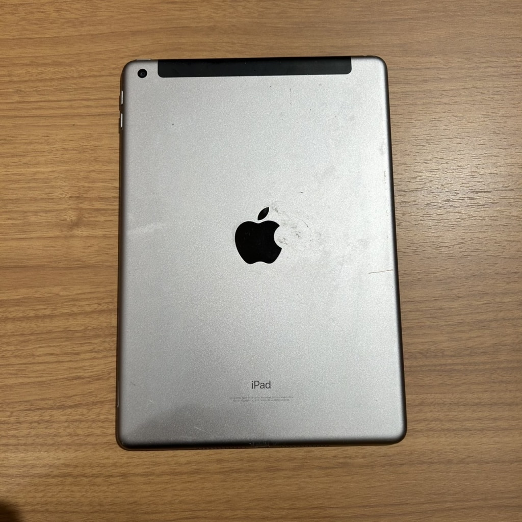 SIMロック解除(au) iPad 第6世代 cellular 32GB スペースグレイ MR6N2J/A