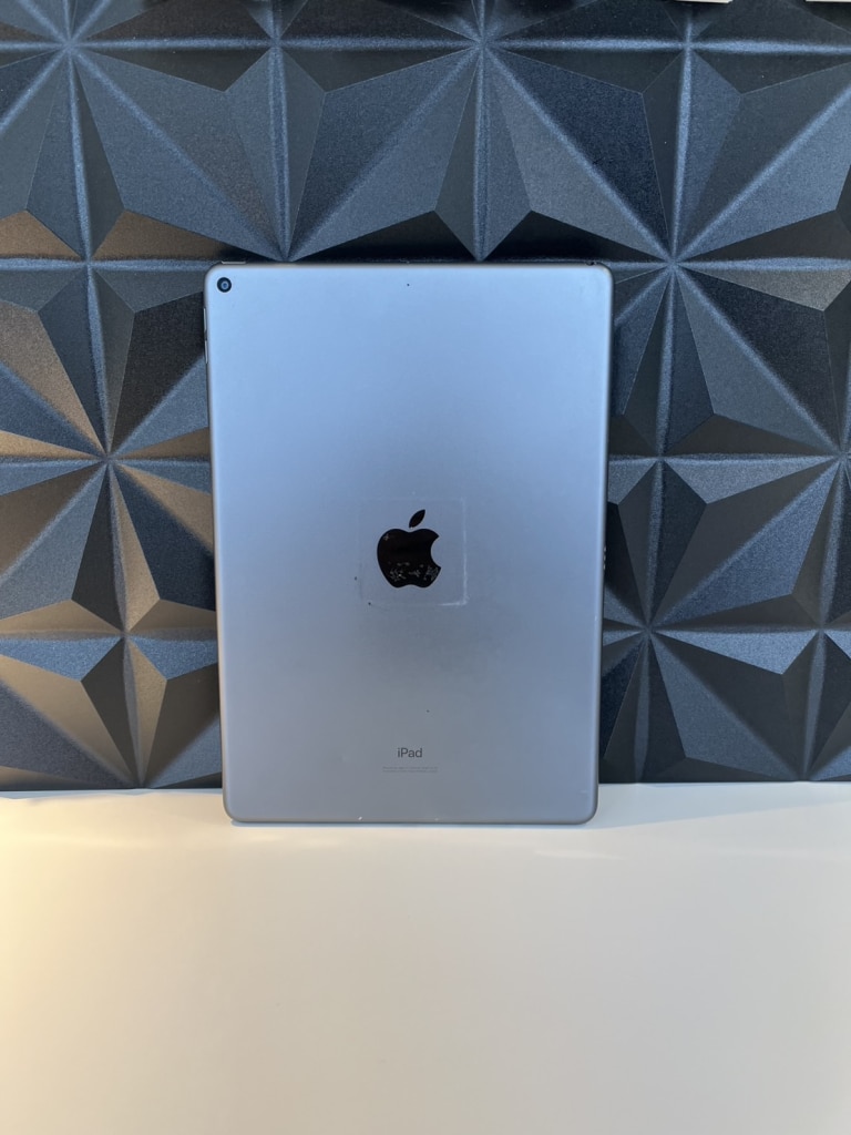 iPadAir 第3世代 Wi-Fi 64GB スペースグレイ NUUJ2J/A