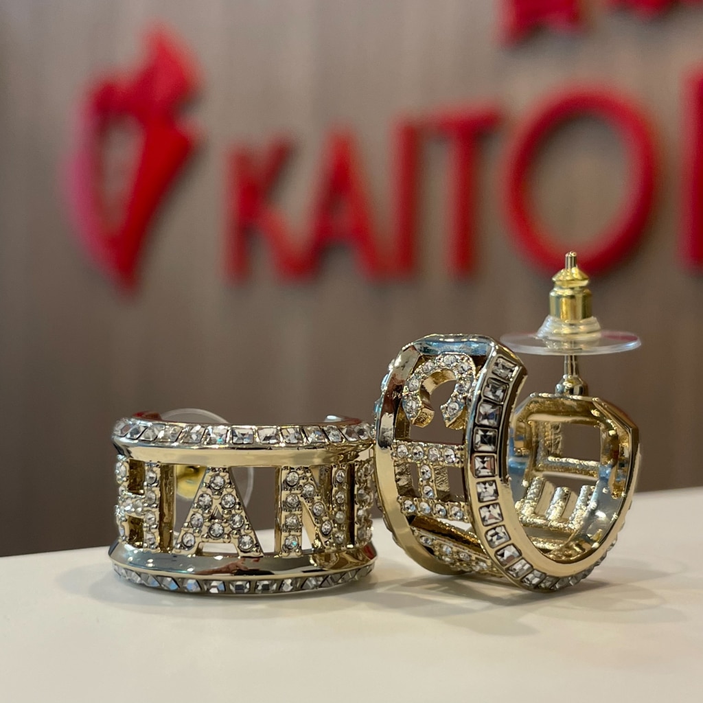 シャネル CHANELロゴ フープピアス B24C