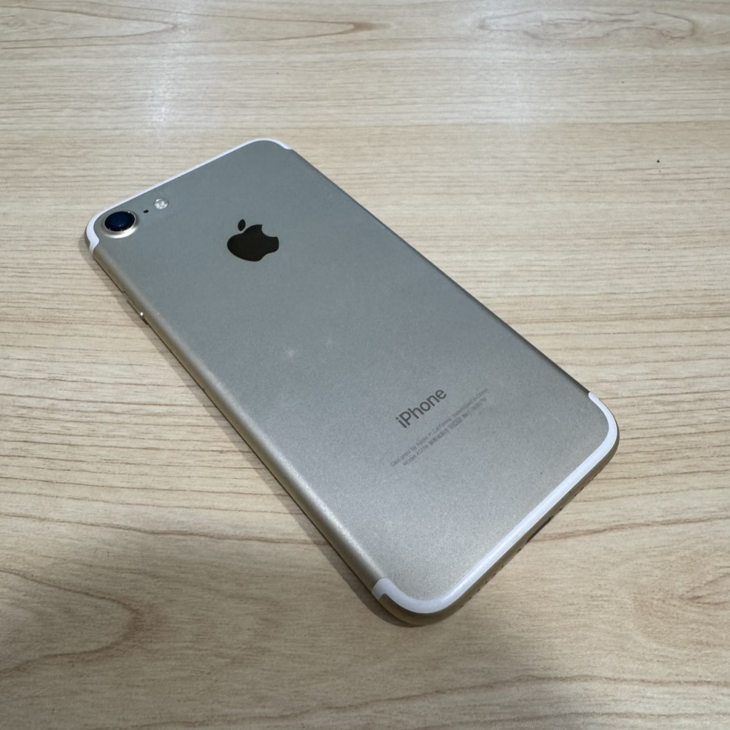 SIMロック解除(Softbank) iPhone7 32GB ゴールド MNCG2J/A