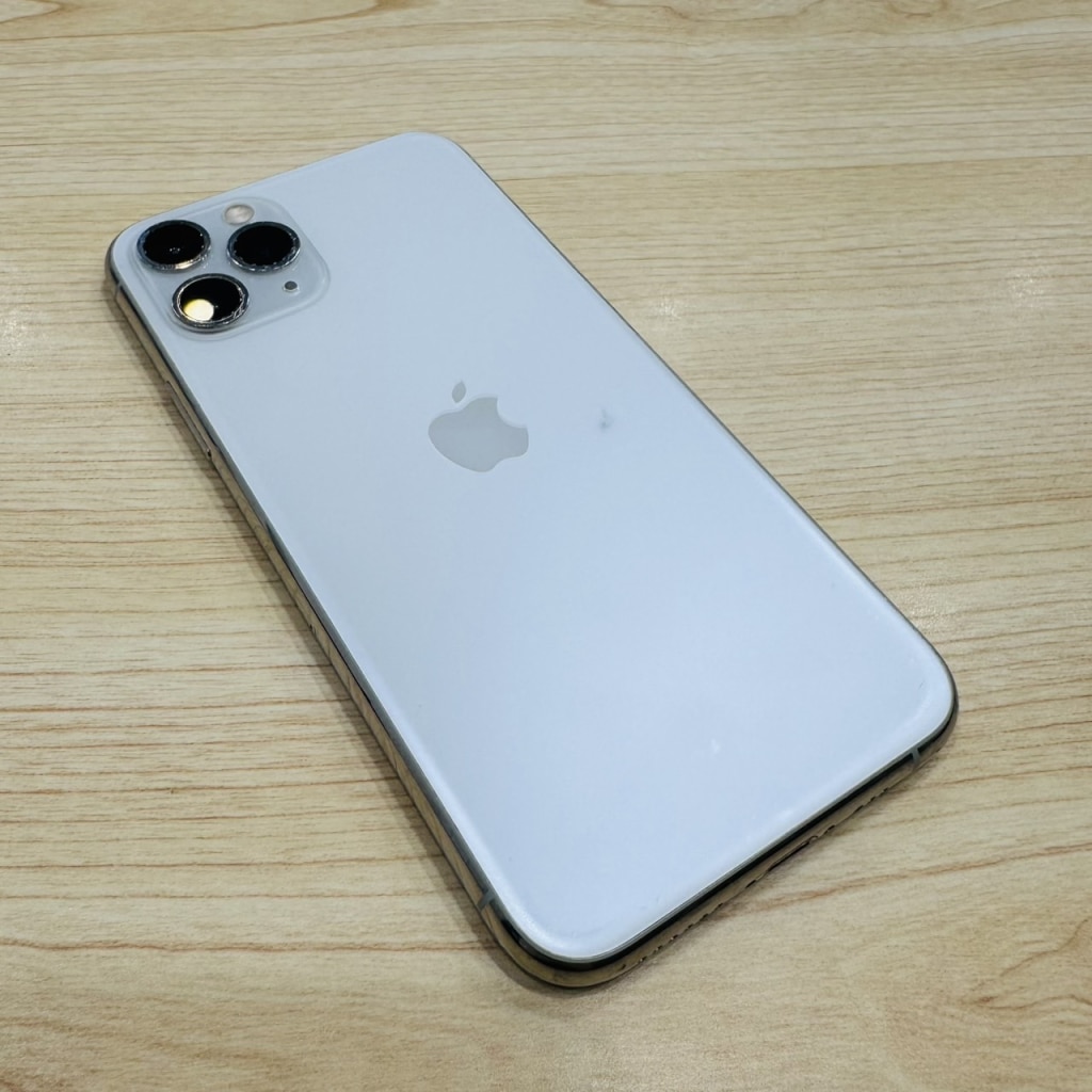 SIMロック解除(au) iPhone11Pro 256GB シルバー MWC82J/A