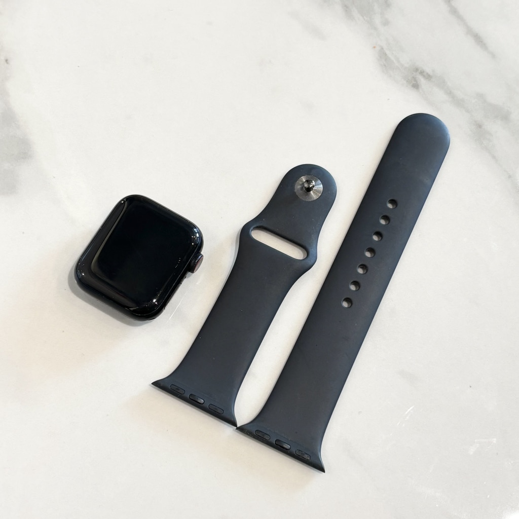 Apple Watch SE 第2世代 40mm GPSモデル ミッドナイト MR9X3J/A