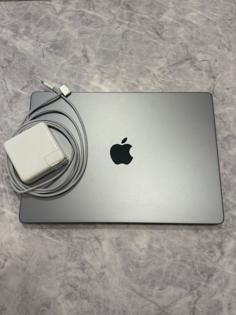 Apple MacBook Pro M1 Pro 14インチ 2021 メモリ32GB SSD1TB シルバー