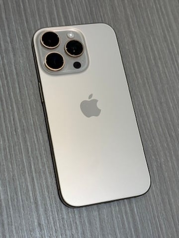 SIMロック解除(docomo)iPhone16 Pro 256GB デザートチタニウム MYN23J/A
